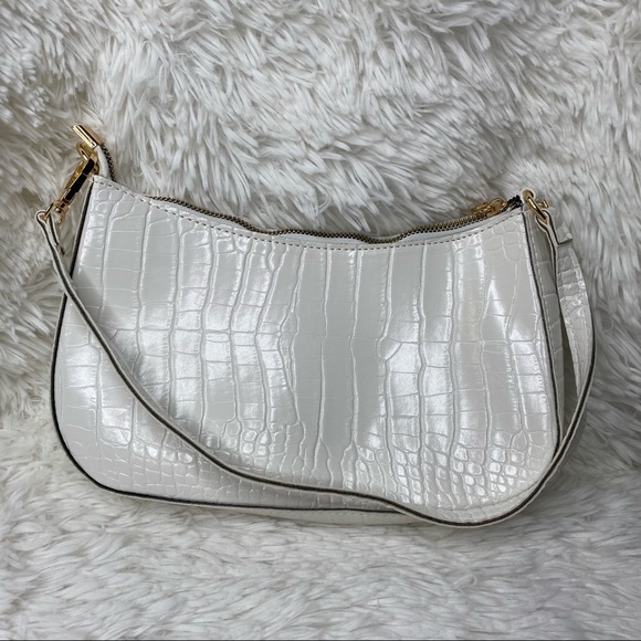 SHEIN Handbags - 4/$25 Shein white rectangle gold zip shoulder bag